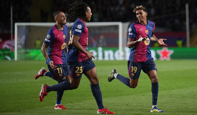 Lamine Yamal celebra un gol del Barcelona contra Benfica