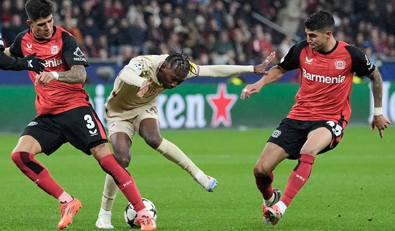 Piero Hincapie en partido de Leverkusen en Champions