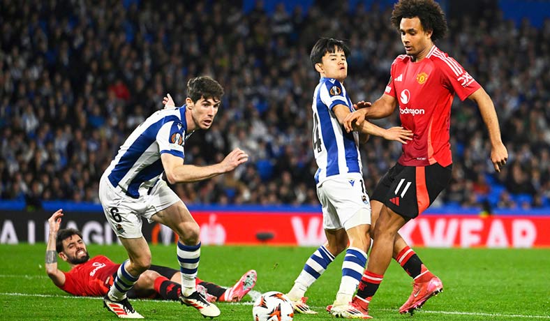 Joshua Zirkzee del Manchester ante Kubo de Real Sociedad