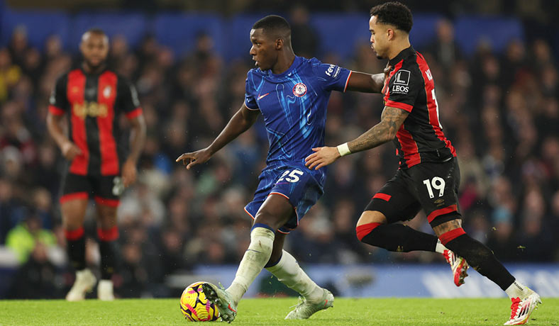 Moises Caicedo del Chelsea en acción contra Bournemouth