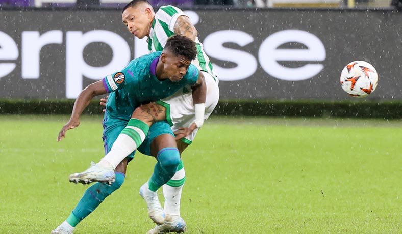 Nilson Angulo en partido del Anderlecht en Europa League