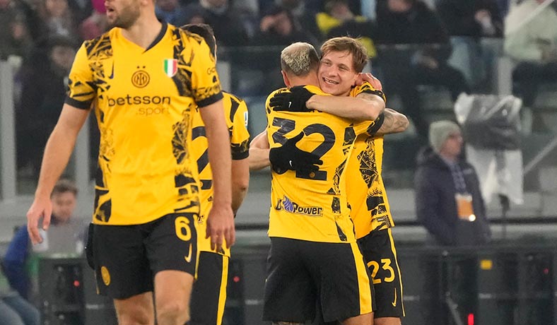 Nicolo Barella celebra un gol del Inter ante la Lazio