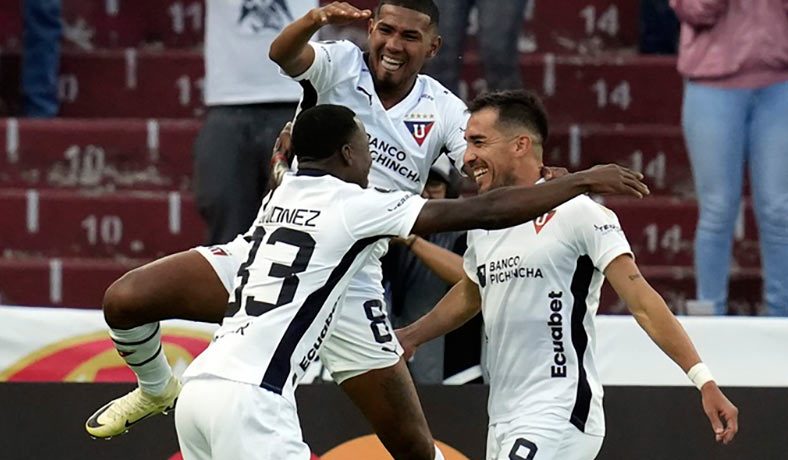 Lisandro Alzugaray festeja un gol de Liga en la Libertadores