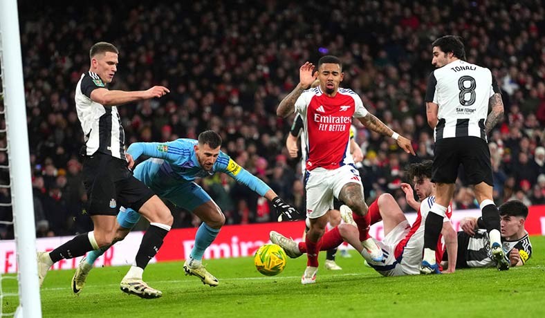 Gabriel Jesus del Arsenal en partido de EFL Cup ante Newcastle