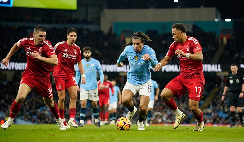 Jack Grealish del City en acción ante Nottingham Forest