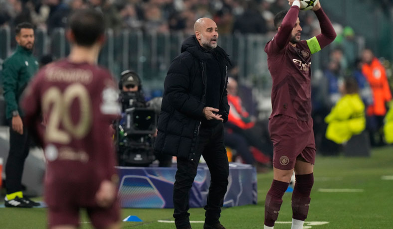 Pep Guardiola da instrucciones en el Juventus vs City