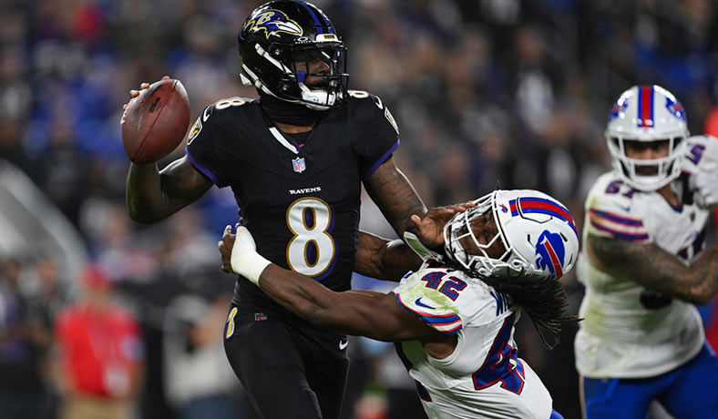 Lamar Jackson de Ravens en juego contra Buffalo Bills