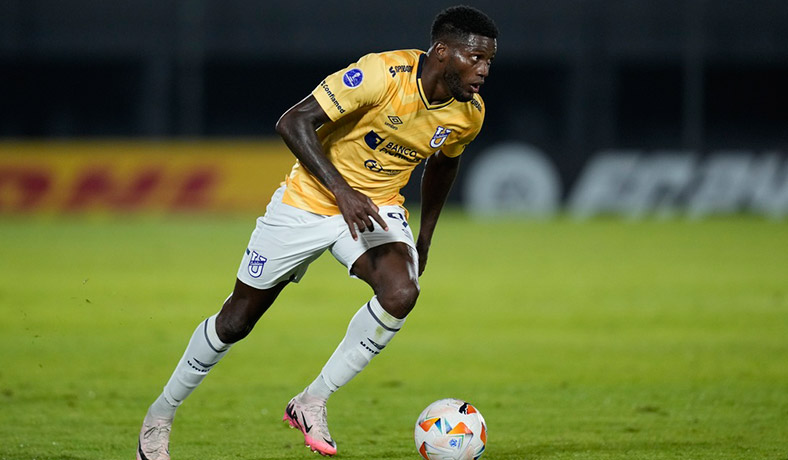 Jose Fajardo de Universidad Catolica en la Copa Sudamericana