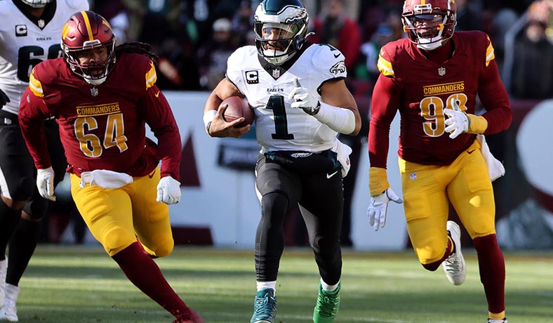 Jalen Hurts de Philadelphia Eagles en juego ante Washington