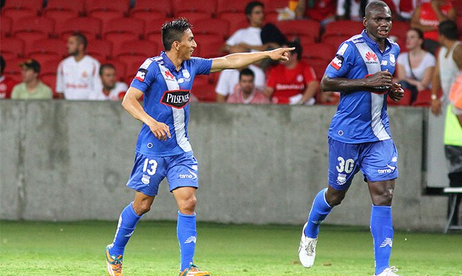 Jugadores de Emelec celebran un gol. Conoce nuestro análisis del Emelec Vs Liga de Quito.