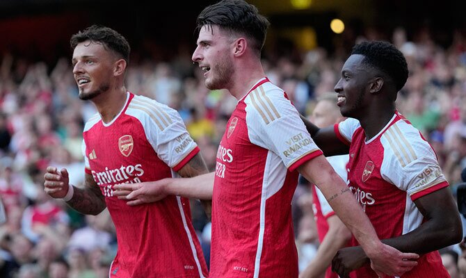 El mediocampista Declan Rice del Arsenal celebra un gol en la Premier