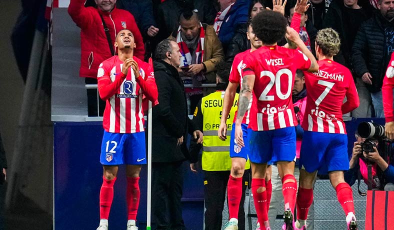 Samuel Lino festeja un gol del Atletico ante el Real Madrid en Copa del Rey