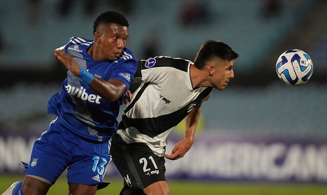 El atacante Jhon Sanchez de Emelec en partido internacional