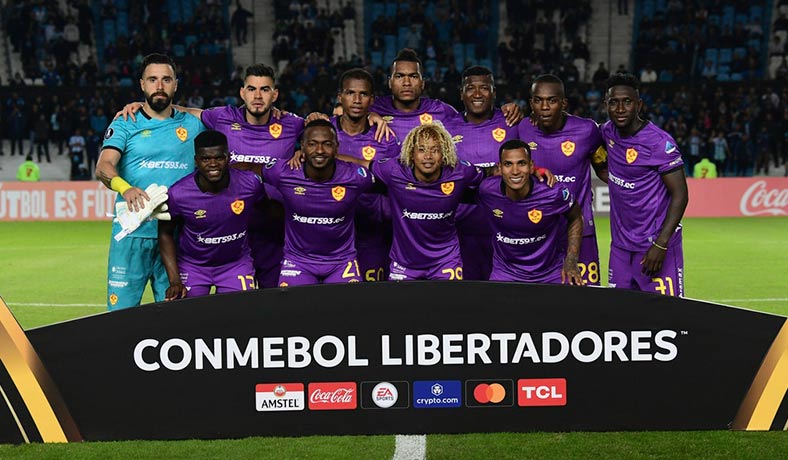 El equipo de Aucas en partido de la Copa Libertadores 2023