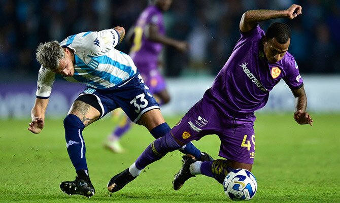 Gonzalo Piovi de Racing y Romulo Otero de Aucas por la Libertadores