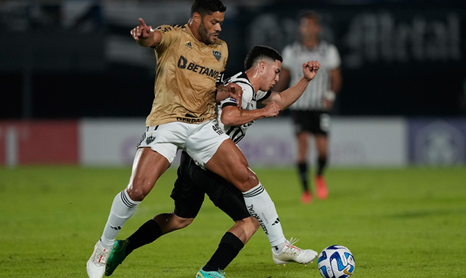 Hulk en partido de Atletico Mineiro por la Copa Libertadores