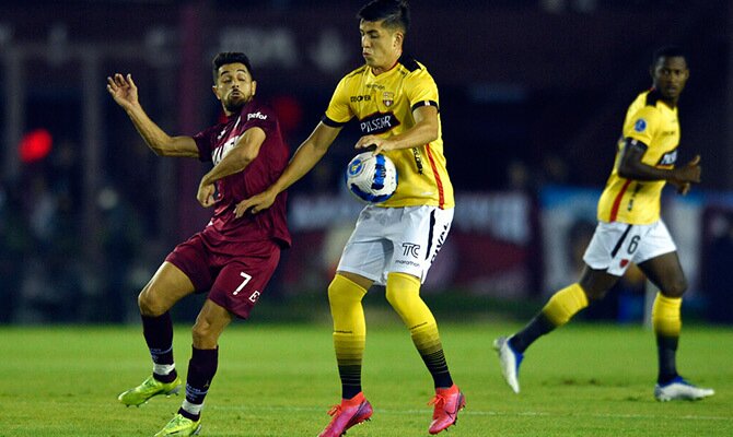 Lucas Sosa de Barcelona en partido contra Lanus por Copa Sudamericana