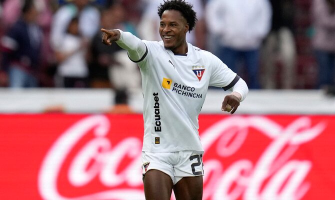 Jhojan Julio de Liga de Quito celebra una anotacion en Copa Sudamericana