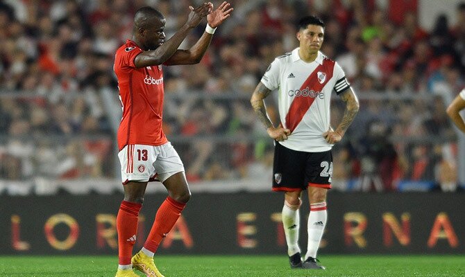 El ecuatoriano Enner Valencia en partido del Inter contra River Plate