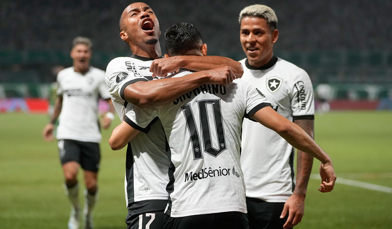 Jefferson Savarino celebra un gol de Botafogo en la Libertadores