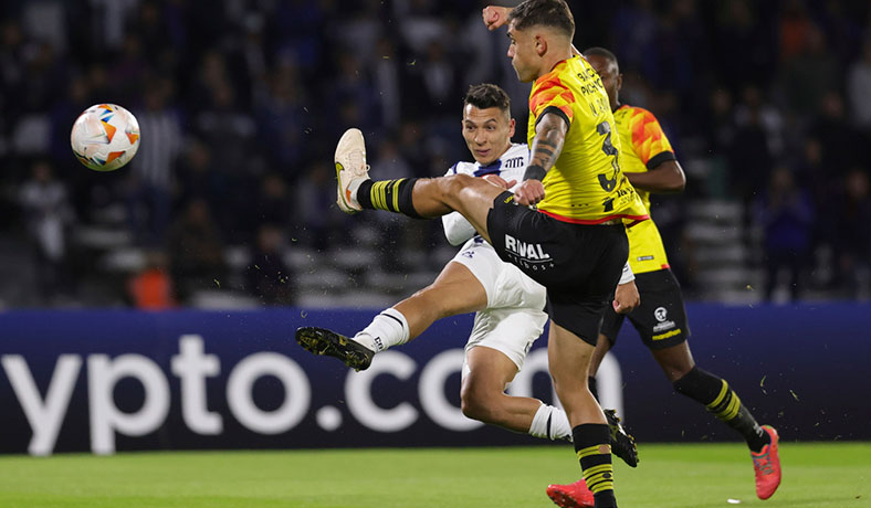 Nicolas Ramirez de Barcelona en juego ante Talleres