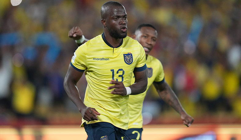 Enner Valencia celebra un gol de Ecuador ante Bolivia