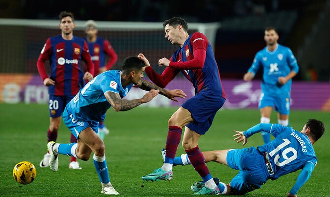 Robert Lewandowski en partido del Barcelona contra Almería