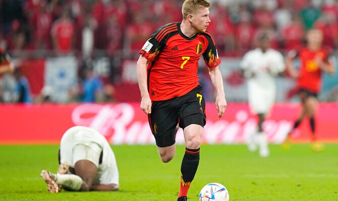 Kevin De Bruyne en el partido de Belgica contra Canada en Qatar