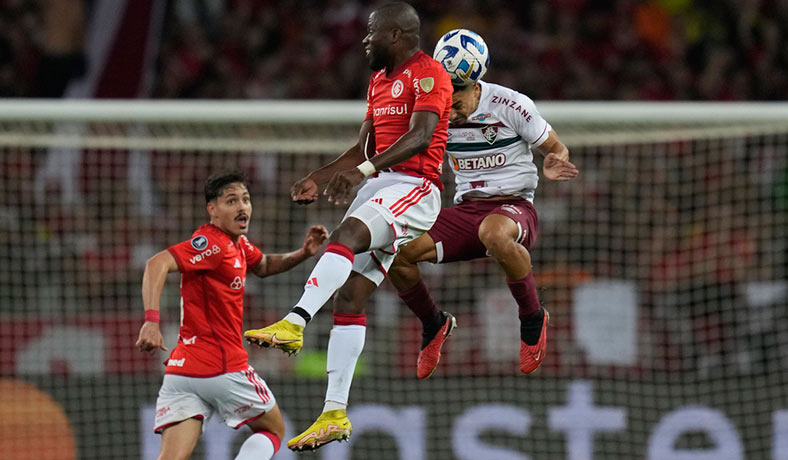 Enner Valencia de Internacional en juego contra Fluminense