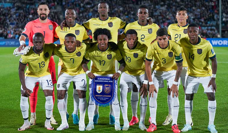 El equipo titular de Ecuador en el partido contra Uruguay