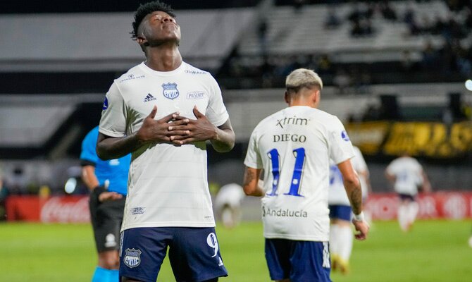 Alejandro Cabeza de Emelec fue el anotador en el empate ante Guaraní por la Sudamericana