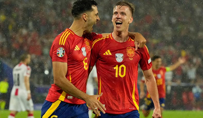 Dani Olmo festeja uno de los goles de España ante Georgia