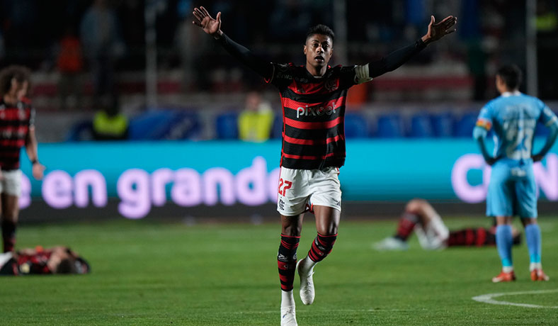 Bruno Henrique celebra una victoria de Flamengo en la Libertadores