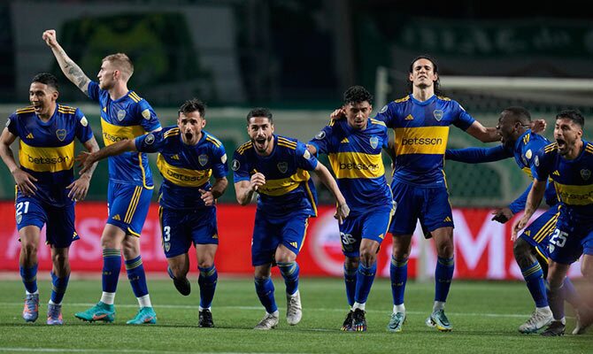 Jugadores de Boca Juniors celebran el pase a la final de la Libertadores