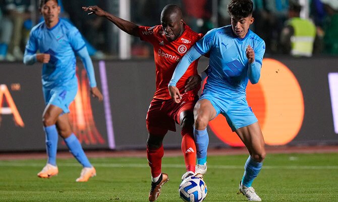 Enner Valencia de Internacional contra Bolivar en la Copa Libertadores