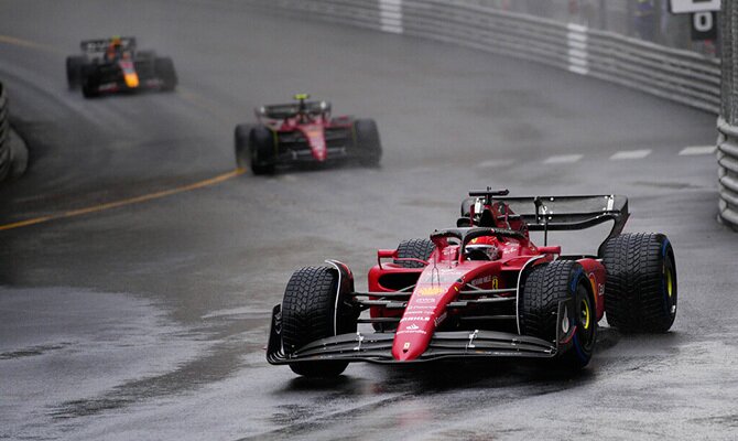 Charles Leclerc liderando una competencia de la Formula 1 2022