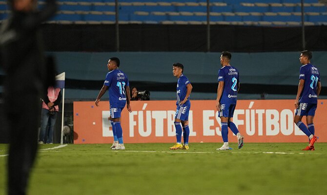 Futbolistas de Emelec al término del partido ante Danubio por Copa Sudamericana