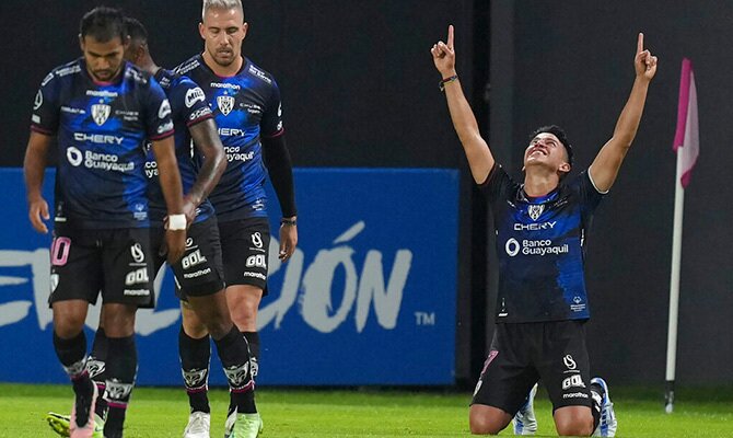 Fernando Gaibor festeja un gol de Independiente del Valle