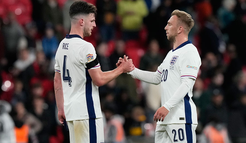 Declan Rice y Jarrod Bowen celebran un gol de Inglaterra