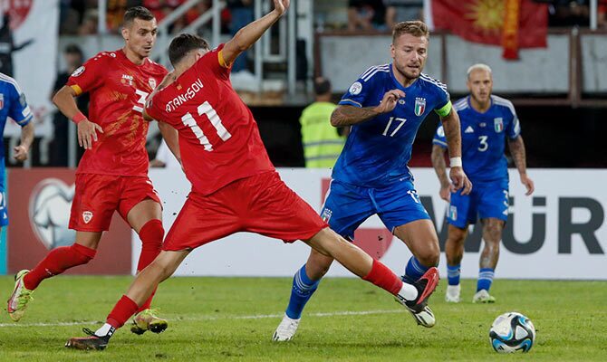 Ciro Immobile de Italia ante la marca de Jani Atanasov de Macedonia