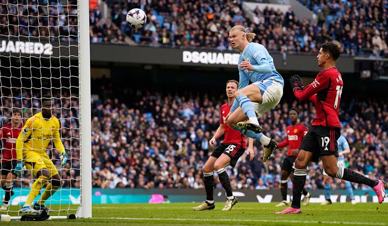 Erling Haaland del Manchester City en partido contra el United