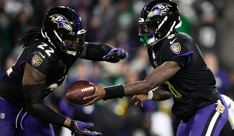 Lamar Jackson y Derrick Henry en acción para los Ravens