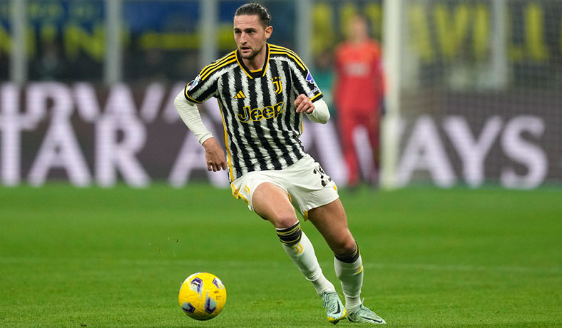 Adrien Rabiot de la Juventus en partido contra el Inter