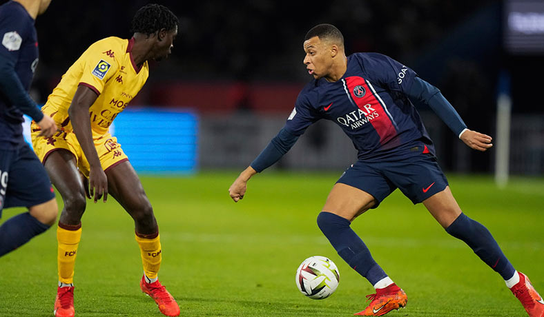 Kylian Mbappe del PSG en partido frente al Metz