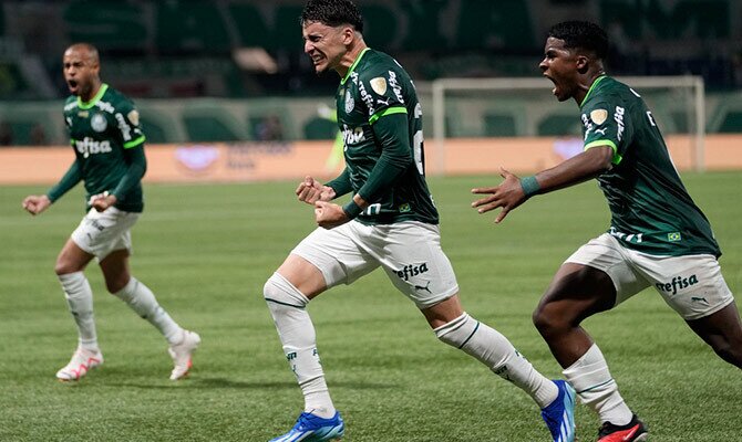 Joaquin Piquerez de Palmeiras festeja una anotacion en partido de Libertadores