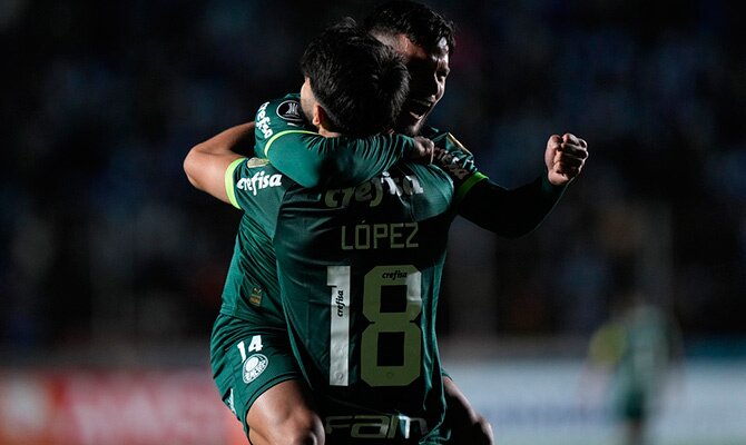 Jose Lopez festeja un gol de Palmeiras en la Libertadores 2023