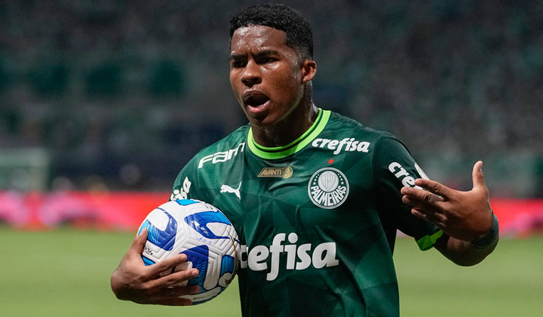 Endrick del Palmeiras festeja un gol en Allianz Parque