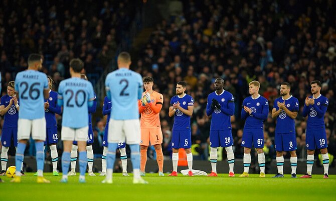 Jugadores del Manchester City y el Chelsea antes de un partido de Premier League