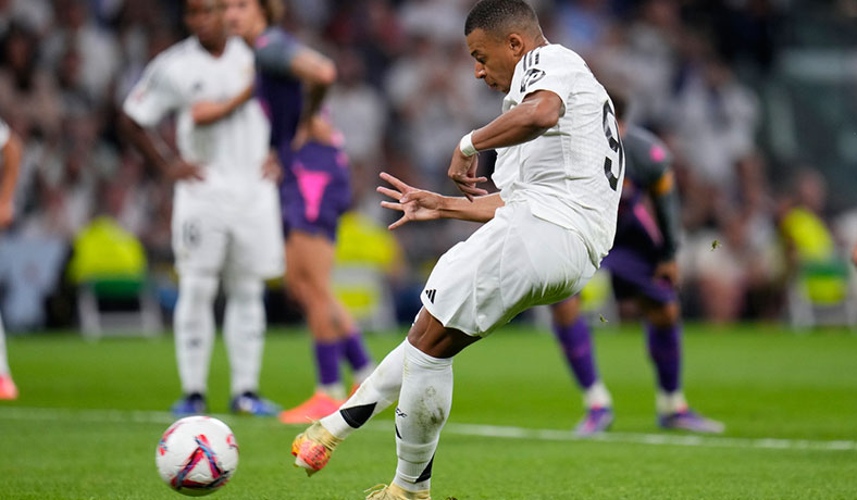 Mbappe anota de penal para Real Madrid ante el Espanyol