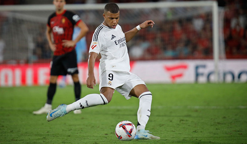 Kylian Mbappe remata en partido de Real Madrid ante Mallorca